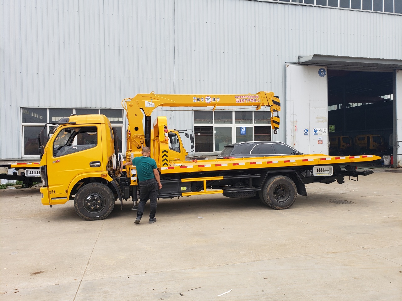 東風多利卡D8排放一拖二清障車