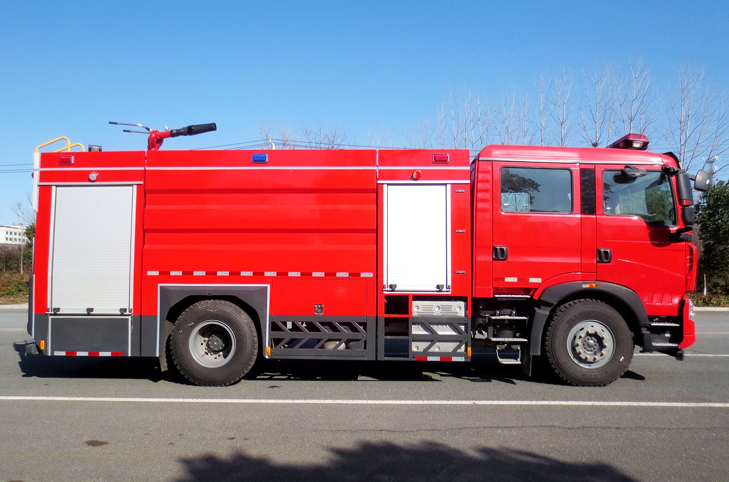 重汽T5G8立方泡沫消防車