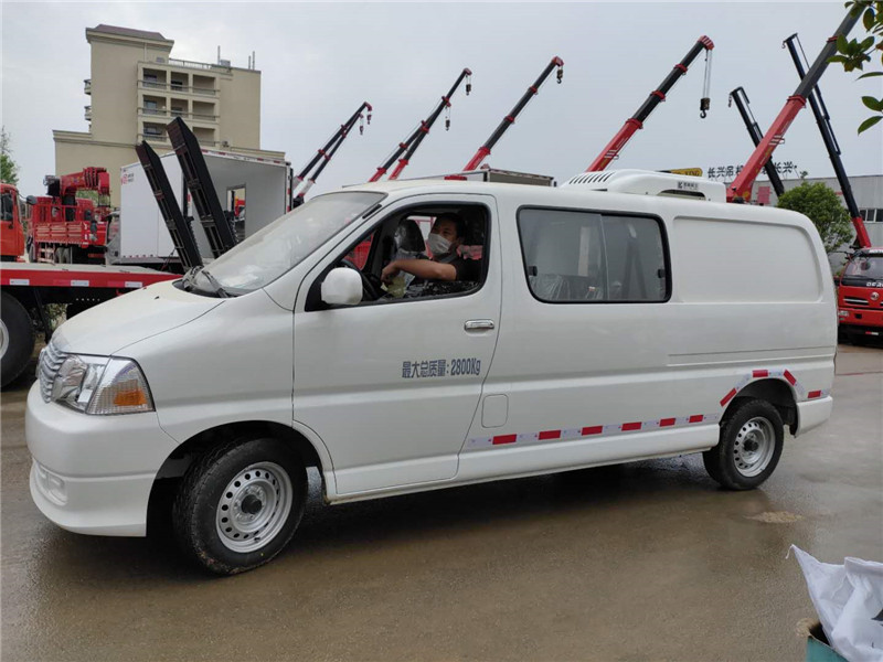 金杯雙排新快運面包冷藏車