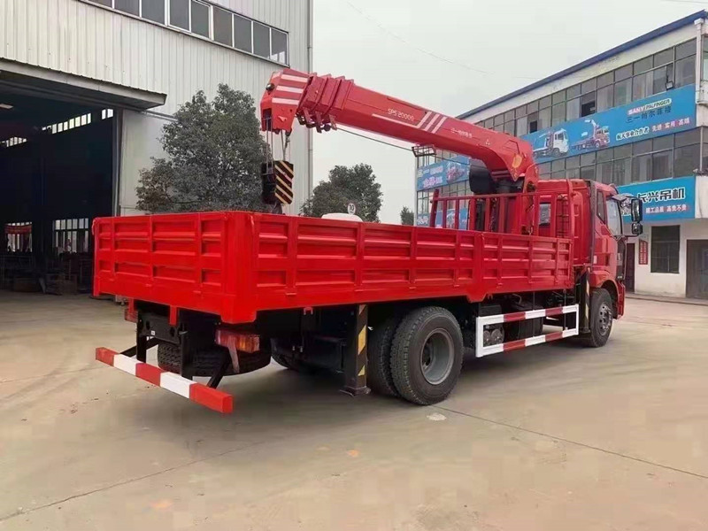 解放單橋三一8噸吊機