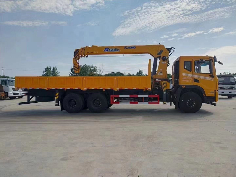 東風華神T5后八輪隨車吊