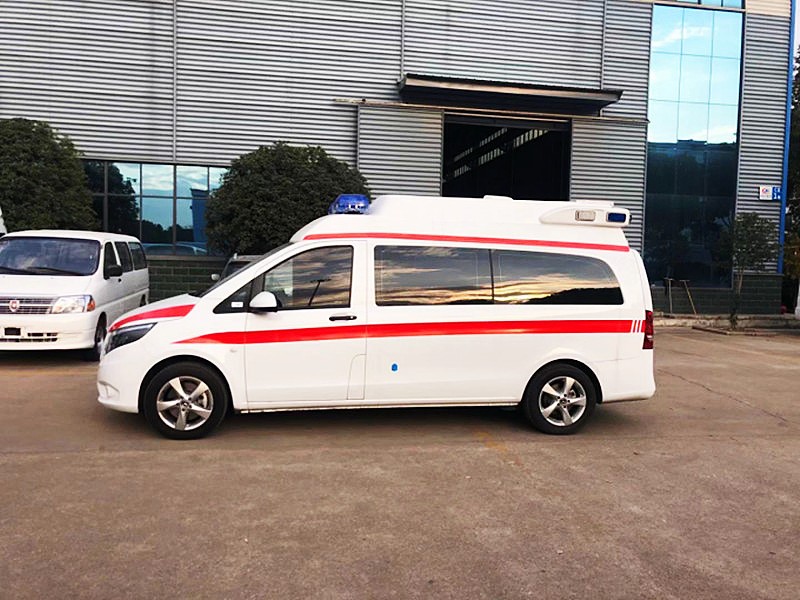 奔馳威霆負(fù)壓救護車