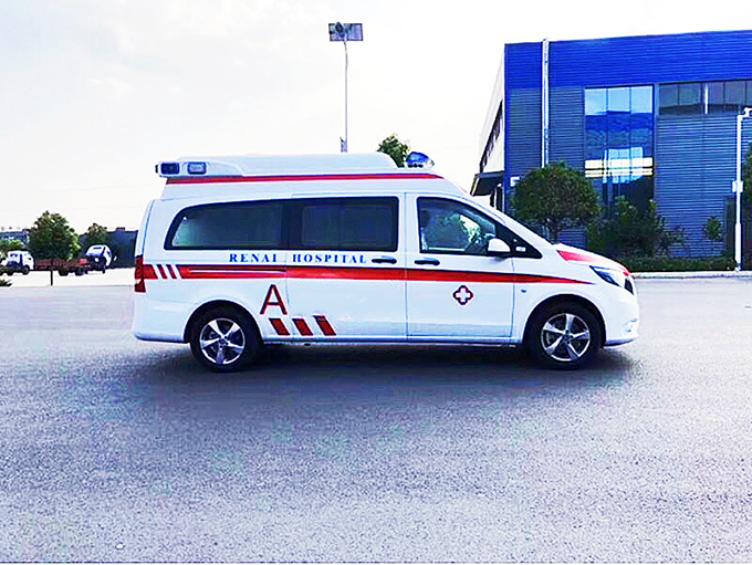 奔馳監(jiān)護型救護車
