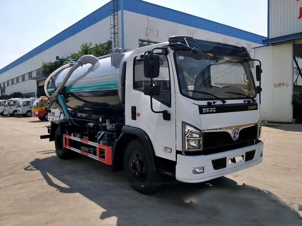 8方東風(fēng)D7 吸污車