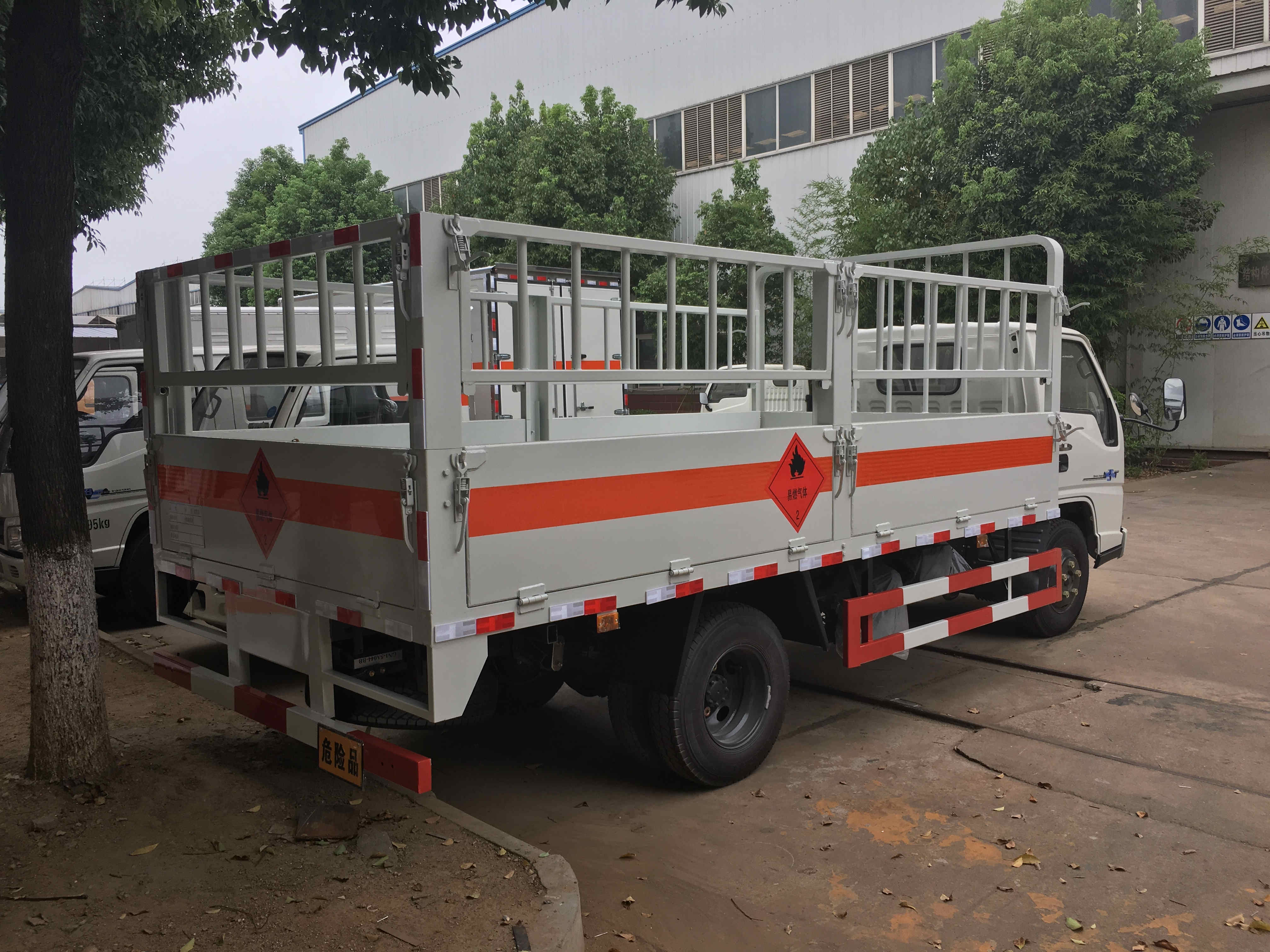 江鈴4.2米(額載2.8噸)氣瓶車