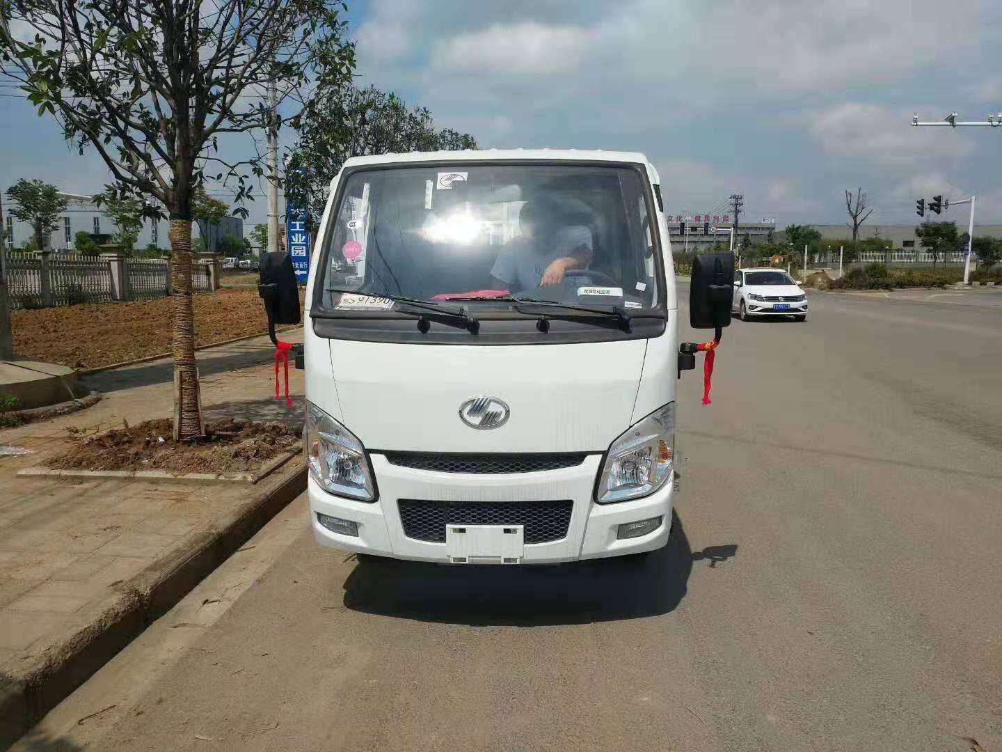 躍進(jìn)3.3米氣瓶運(yùn)輸車(chē)