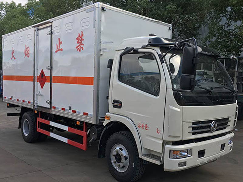 東風5米1(6.6噸)爆破器材車