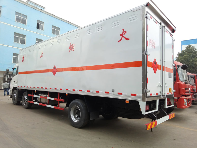 東風天錦8.6米(14.8噸)液體廂式車